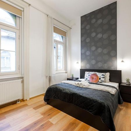 Spacious & Cozy Central Apartment W/ Terrace Budapest Exteriör bild