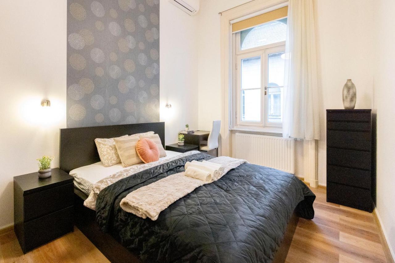 Spacious & Cozy Central Apartment W/ Terrace Budapest Exteriör bild