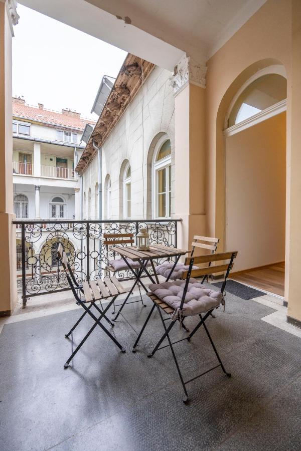 Spacious & Cozy Central Apartment W/ Terrace Budapest Exteriör bild