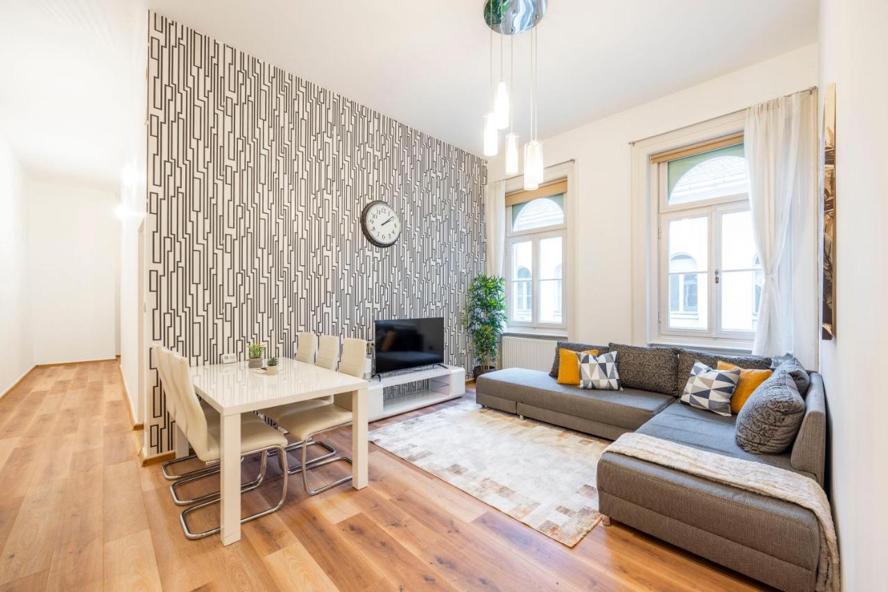 Spacious & Cozy Central Apartment W/ Terrace Budapest Exteriör bild